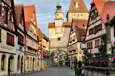 Топ-10 країн з кращими умовами для українців