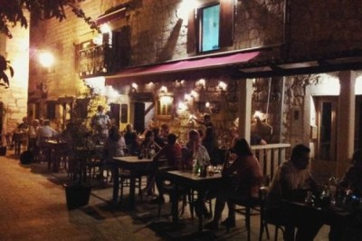 Працівники ресторану, м. Stari Grad, Хорватія