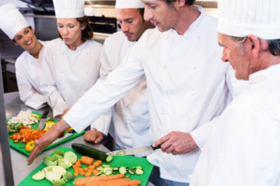 Zapošljavanje u ugostiteljstvu na hrvatskoj obali – Dalmacija - Trogir, Omiš, Split, otoci Vis, Brač, Hvar, HR