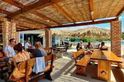 Konobarica, Mjesto rada: Pag, Zubovici, HR, Croatia